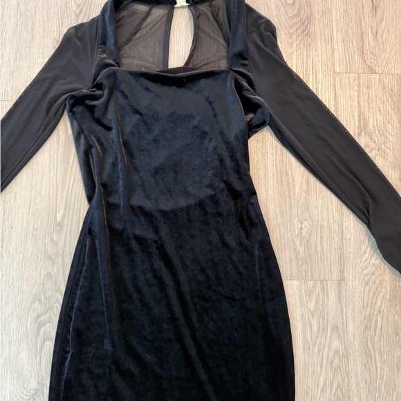 Elegant Black Long Sleeve Dress - Picture 10 of 12